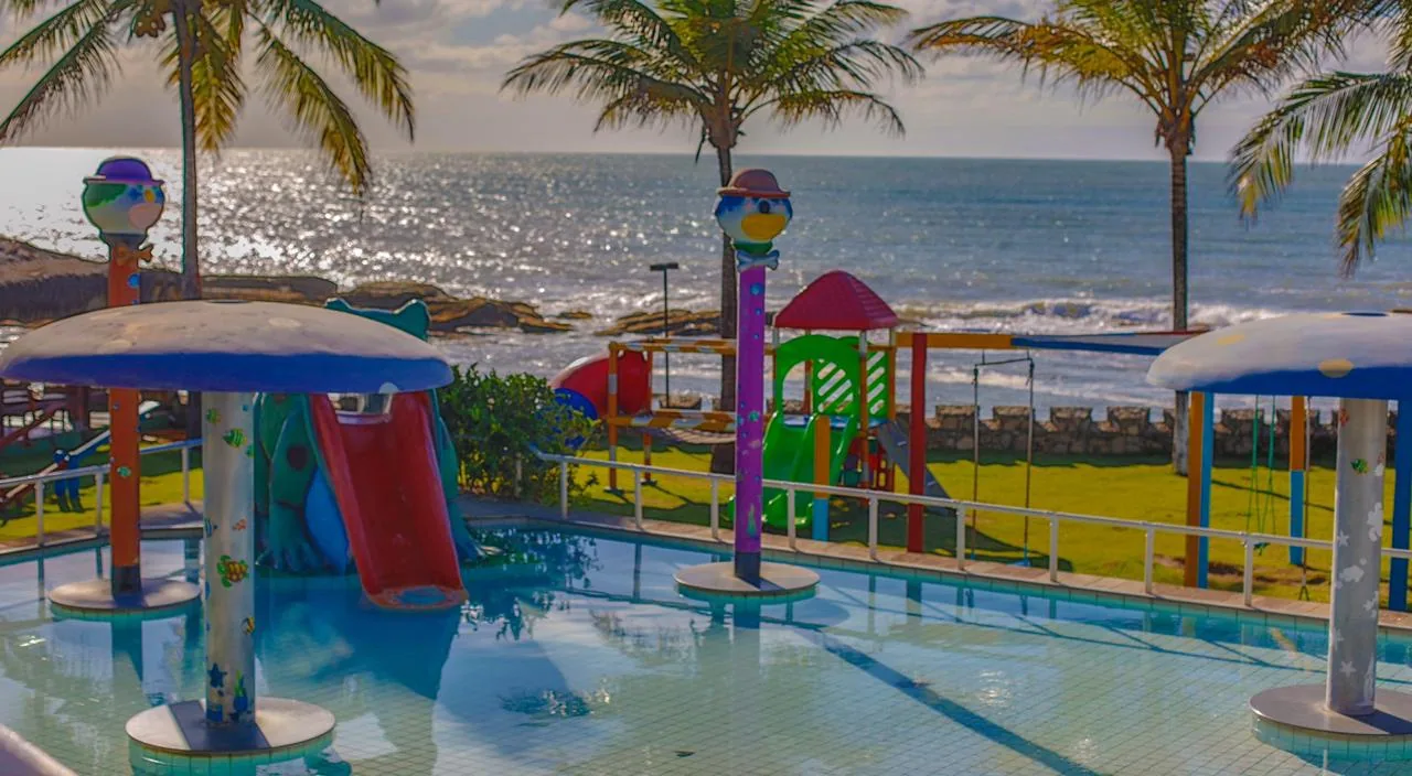 Piscina com toboágua